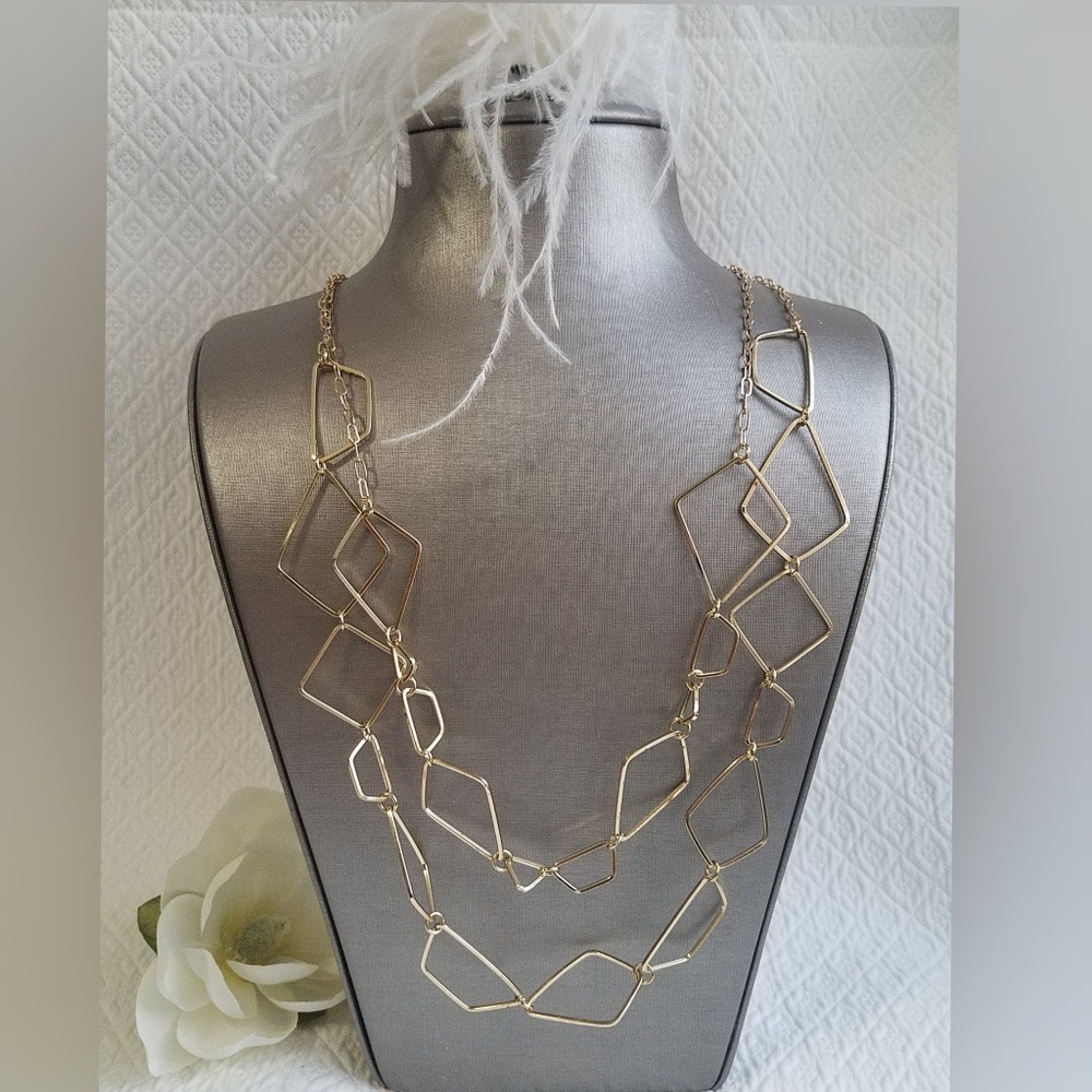 Stony geometric shaped necklace